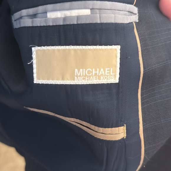 Men’s dark navy Michael Kors suit. Size 44R - Picture 3 of 5